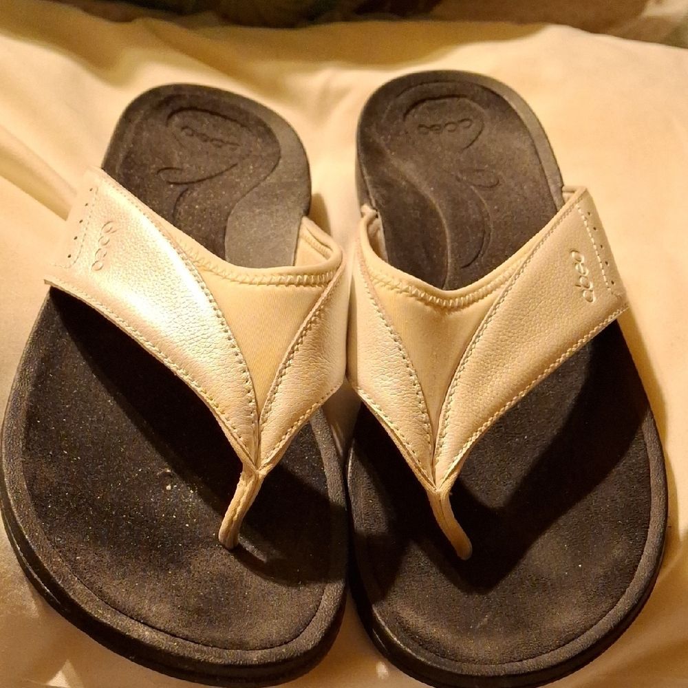 Abeo Black Textured Footbed Sandals